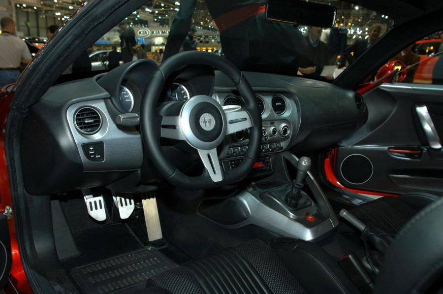 Интерьер Alfa Romeo 8C Competizione Concept 2003 года  (фото 7 из 7)